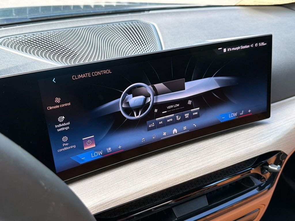 صورة مصغرة 20 لـ 2025 BMW 330 330I