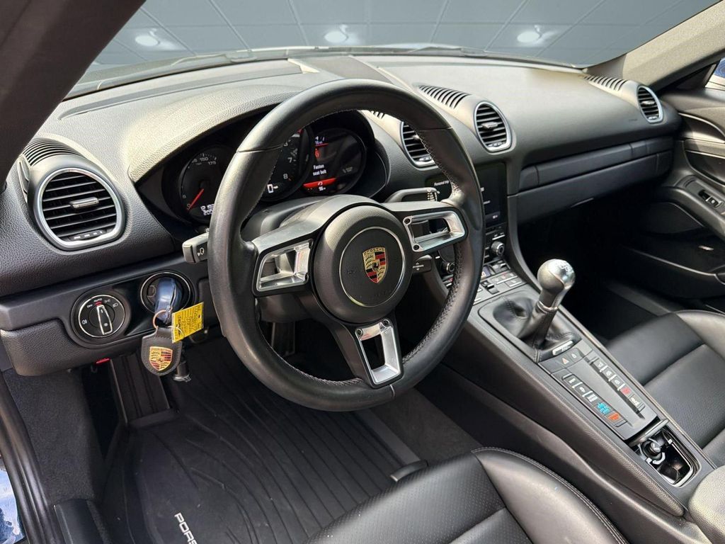 2021 Porsche 718 CAYMAN T — фото 4