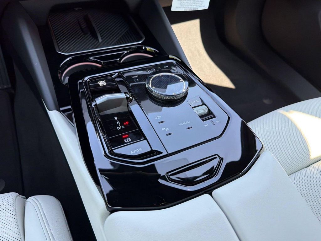 صورة مصغرة 17 لـ 2027 BMW 530 I XDRIVE