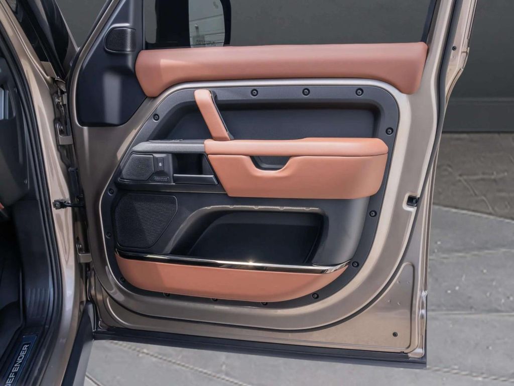 صورة مصغرة 32 لـ 2026 LAND Rover DEFENDER P635 OCTA