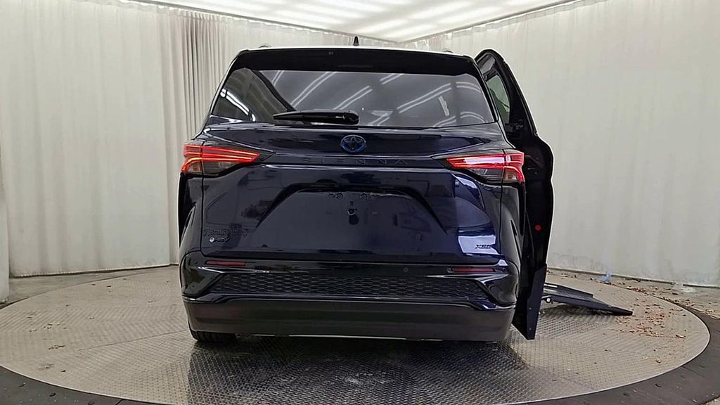 TOYOTA SIENNA - 10