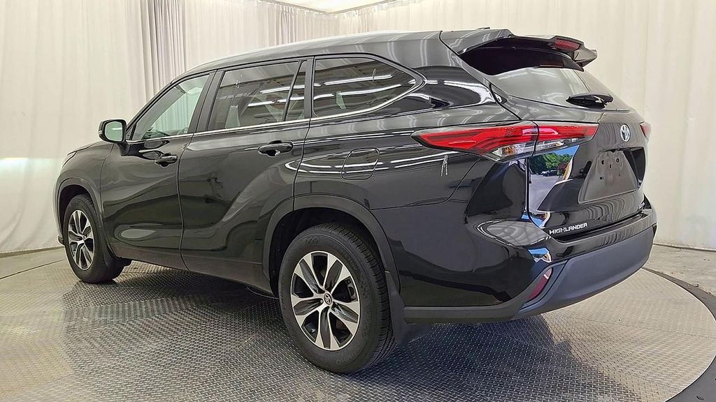 2023 Toyota HIGHLANDER XLE thumbnail 12