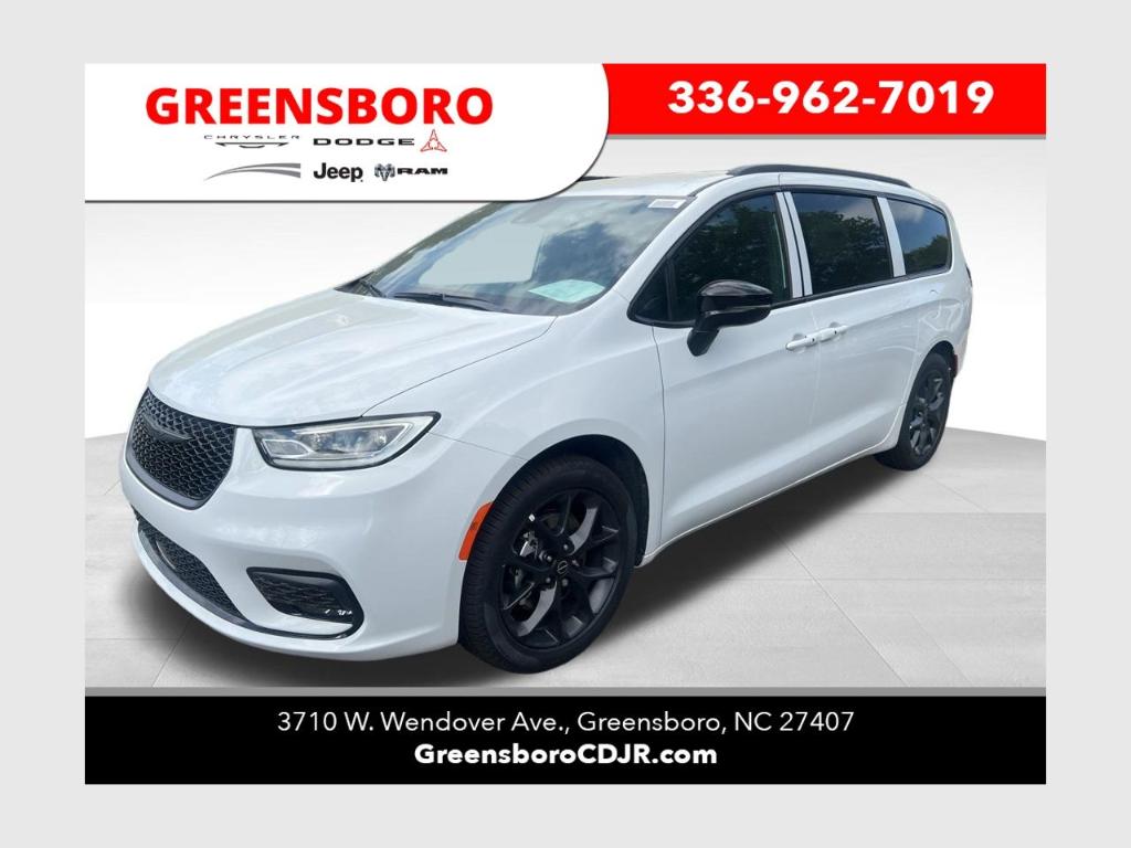 New 2026 Chrysler Pacifica Select