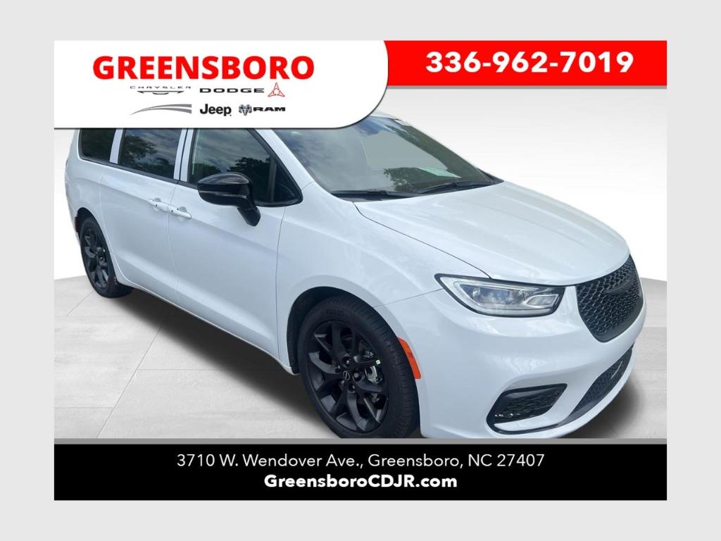 New 2026 Chrysler Pacifica Select