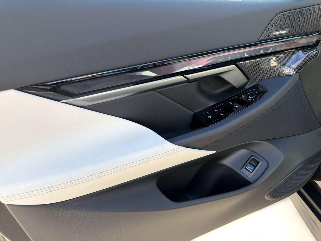 صورة مصغرة 12 لـ 2027 BMW I5 EDRIVE40