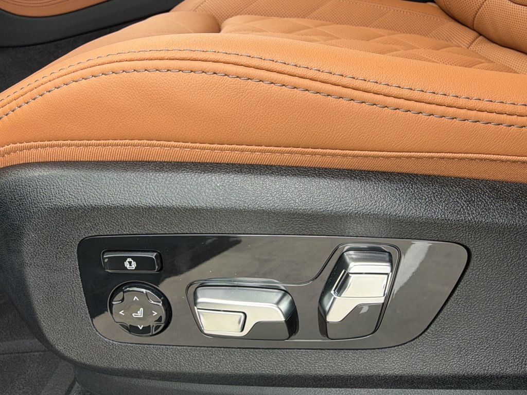 صورة مصغرة 12 لـ 2027 BMW X7 XDRIVE40I