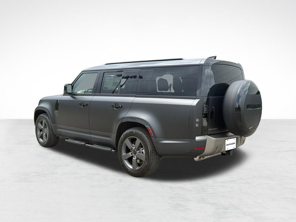 صورة 3 لـ 2026 LAND Rover DEFENDER P300 S