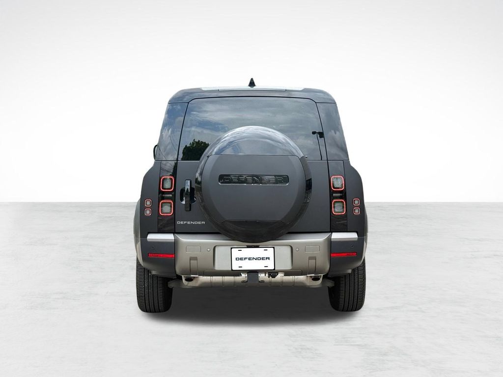 صورة 10 لـ 2026 LAND Rover DEFENDER P300 S