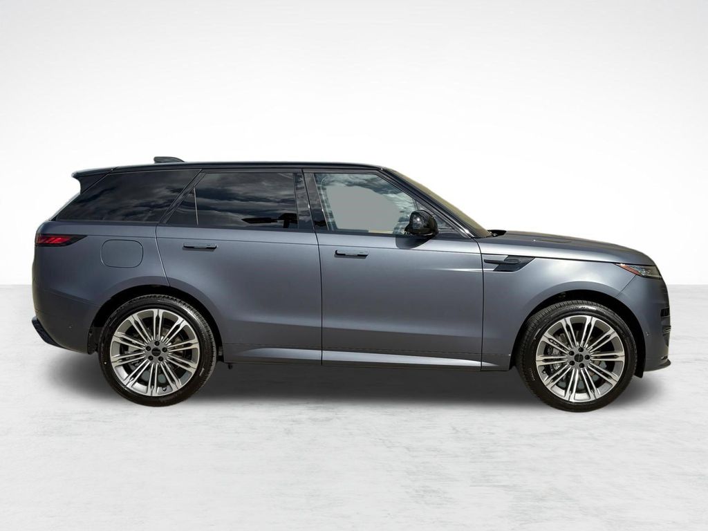 صورة 8 لـ 2026 LAND Rover RANGE ROVER SPORT SE