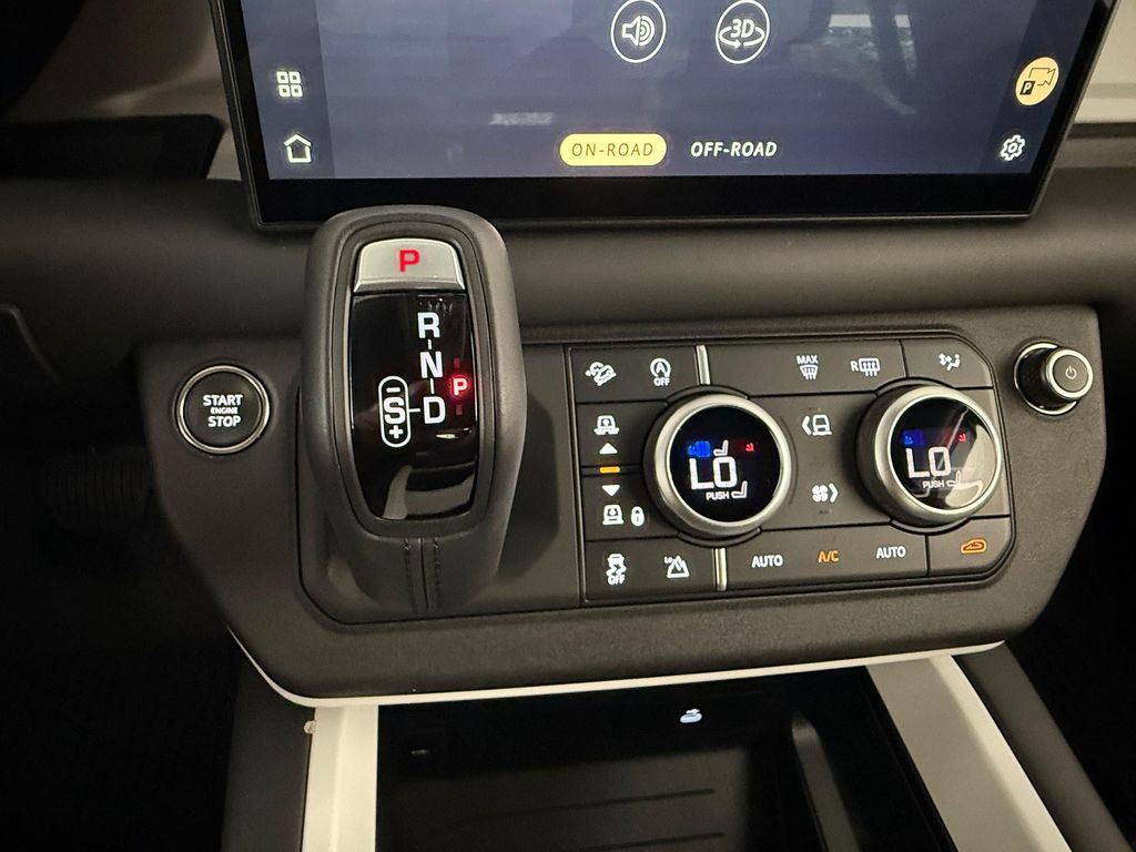 2025 LAND Rover DEFENDER 110 P300 缩略图 18