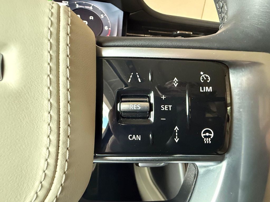صورة 16 لـ 2025 LAND Rover RANGE ROVER P400 SE 7 SEAT