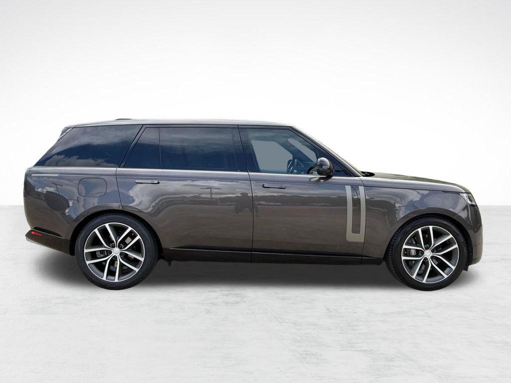 صورة 8 لـ 2025 LAND Rover RANGE ROVER P400 SE 7 SEAT