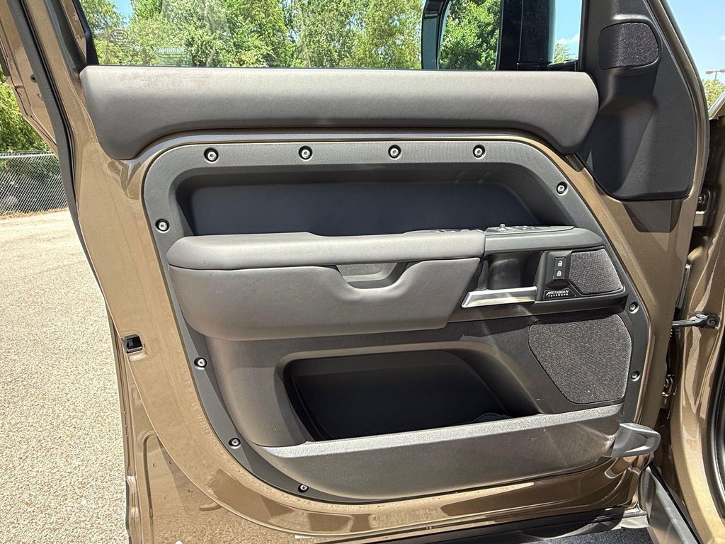 صورة مصغرة 11 لـ 2026 LAND Rover DEFENDER P400 X-DYNAMIC SE