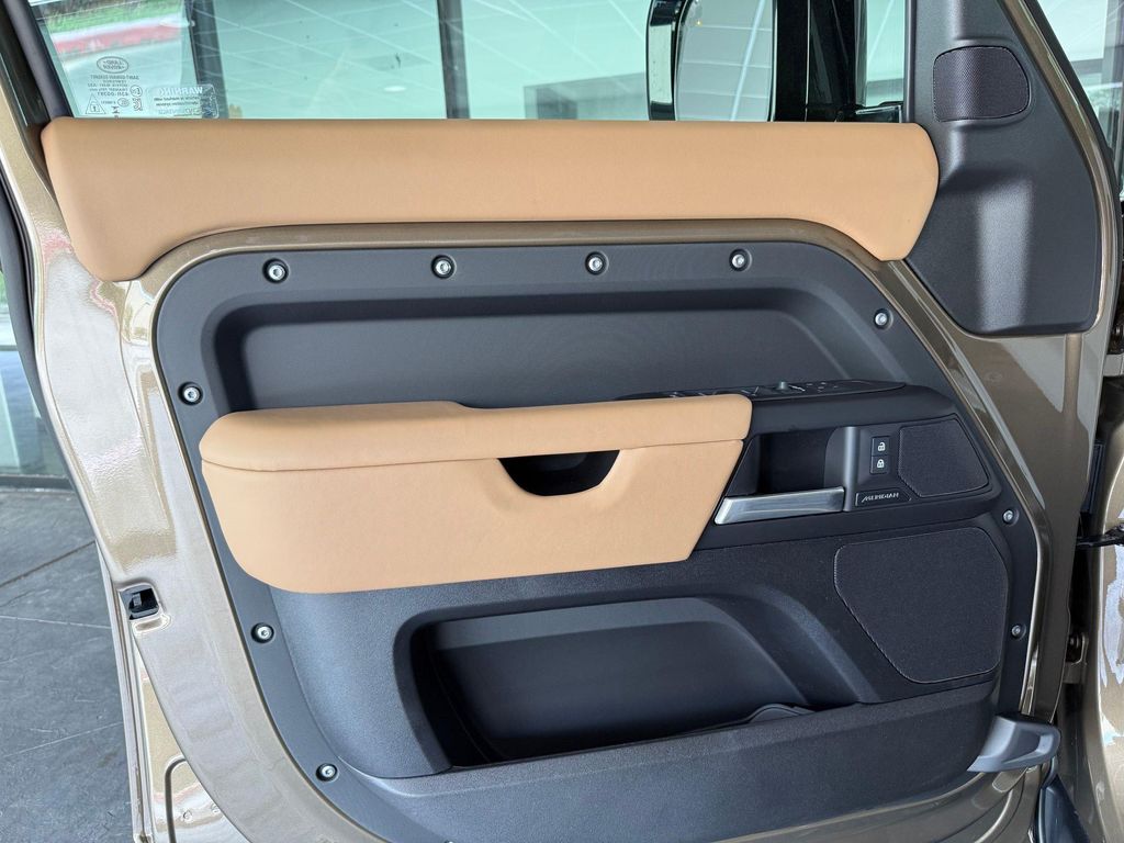 صورة مصغرة 12 لـ 2026 LAND Rover DEFENDER P300 S