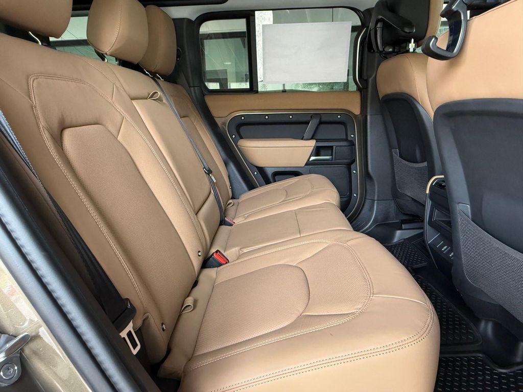 صورة مصغرة 32 لـ 2026 LAND Rover DEFENDER P300 S