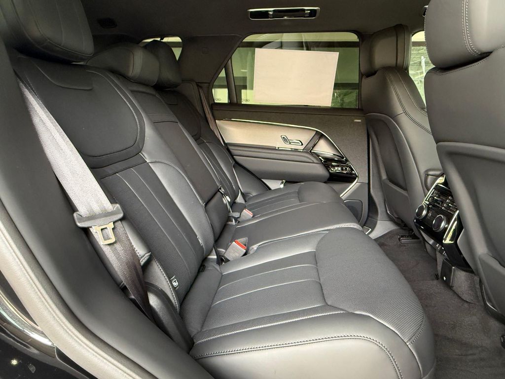 صورة مصغرة 31 لـ 2026 LAND Rover RANGE ROVER SPORT SE