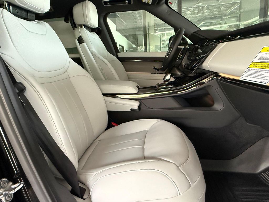 صورة مصغرة 31 لـ 2026 LAND Rover RANGE ROVER SPORT SE