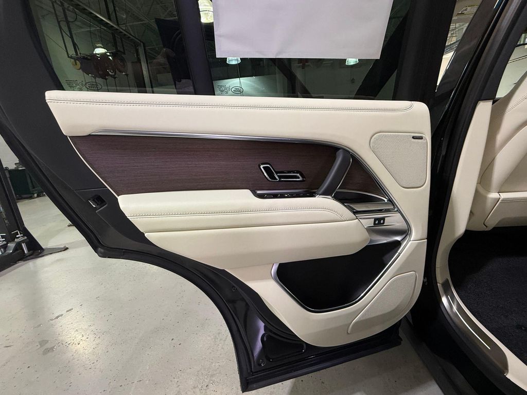 2026 LAND Rover RANGE ROVER P400 SE — миниатюра 29