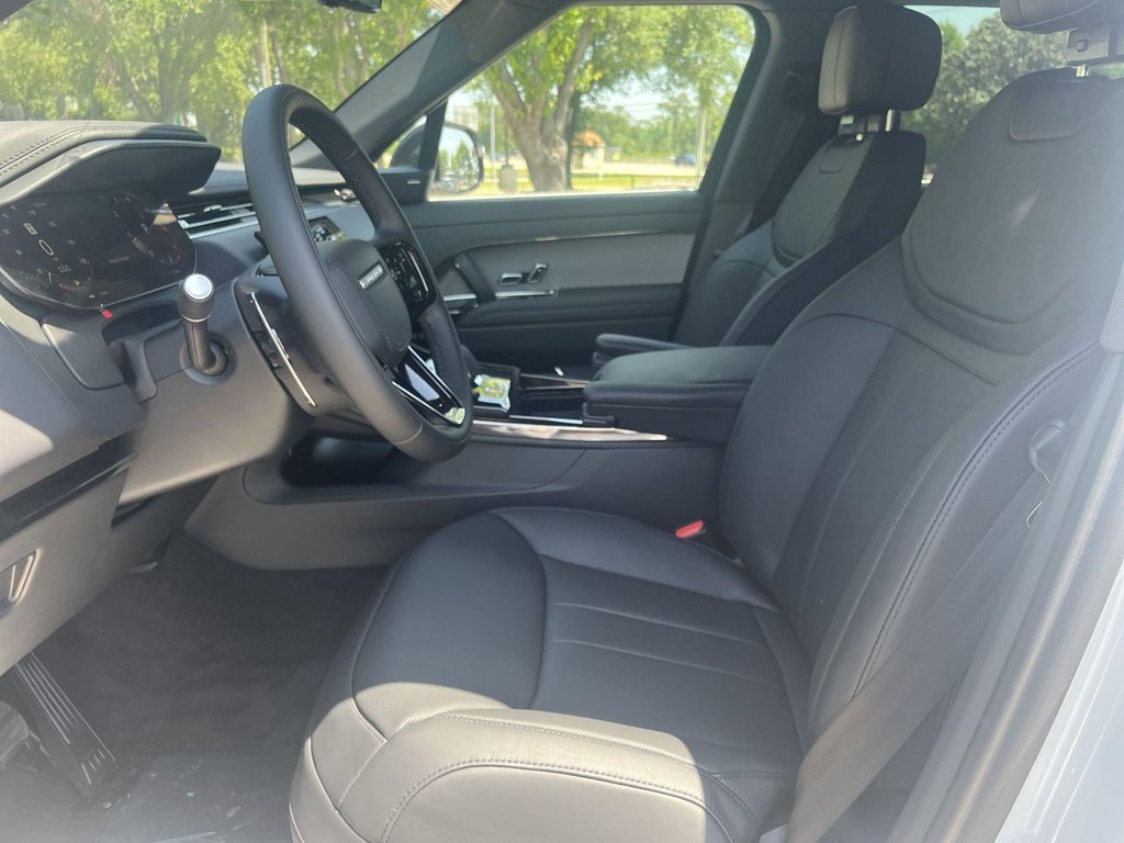 2025 LAND Rover RANGE ROVER SPORT SE photo 4