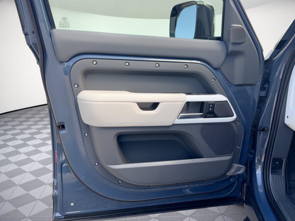 صورة 14 لـ 2024 LAND Rover DEFENDER 110 P300