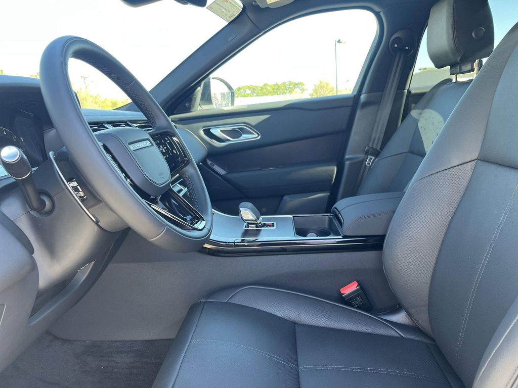 صورة 4 لـ 2026 LAND Rover RANGE ROVER VELAR P250 SE R-DYNAMIC