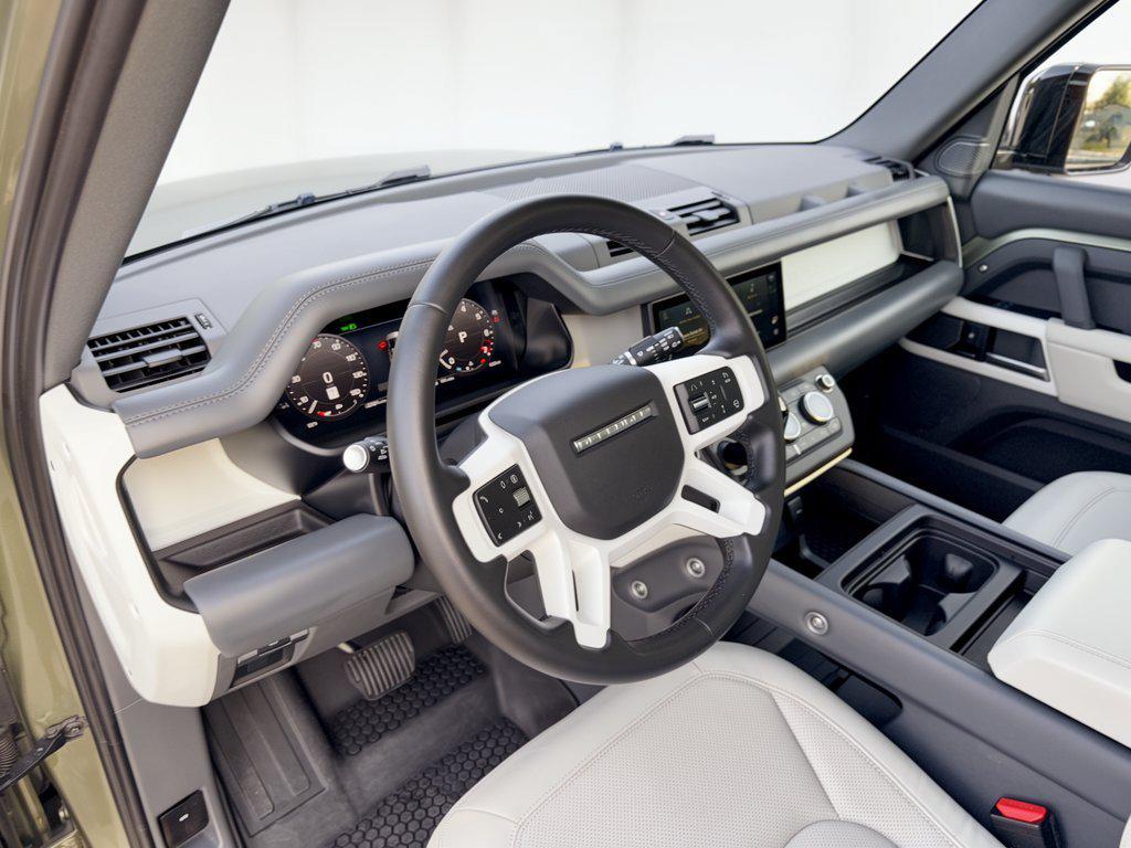 2024 LAND Rover DEFENDER 110 P400 S — фото 4