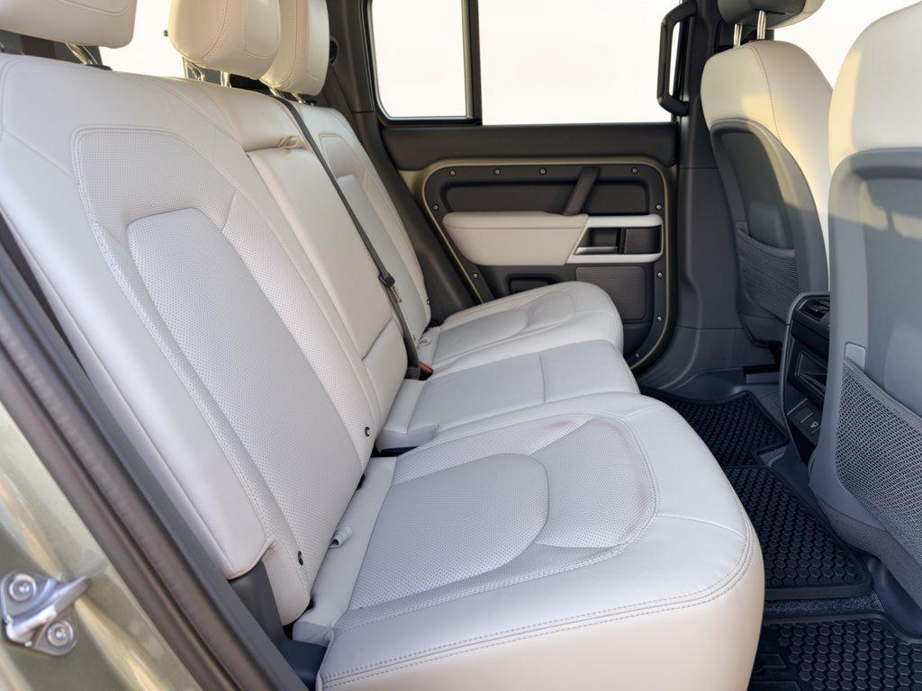 2024 LAND Rover DEFENDER 110 P400 S — фото 29