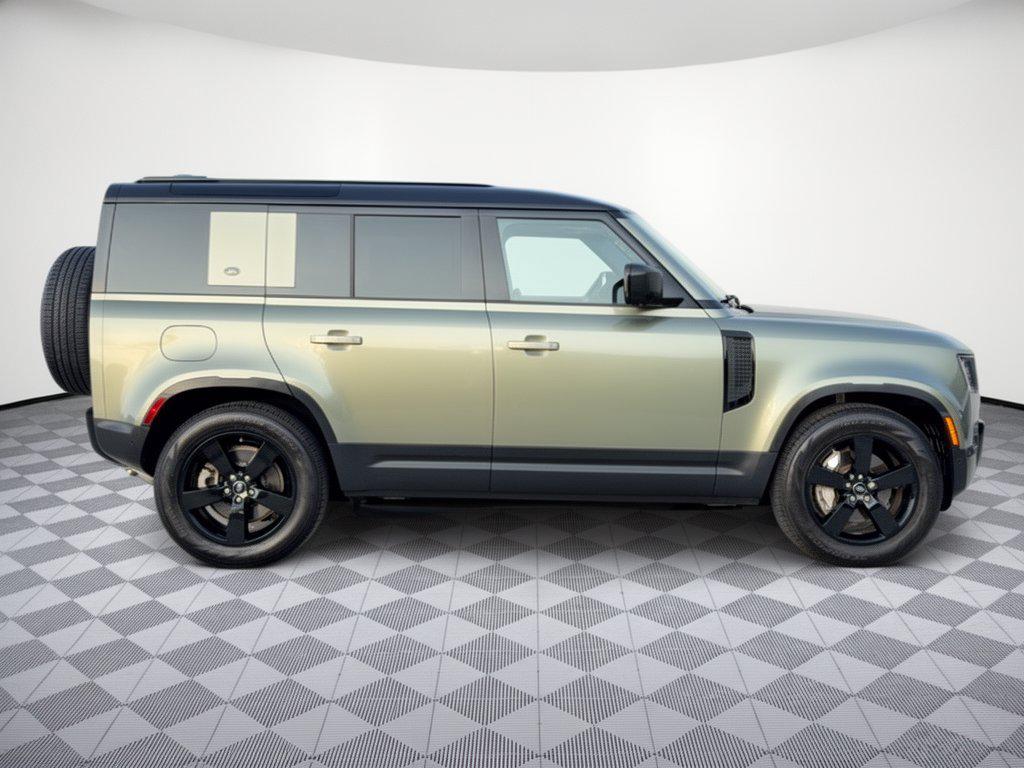 2024 LAND Rover DEFENDER 110 P400 S — фото 8