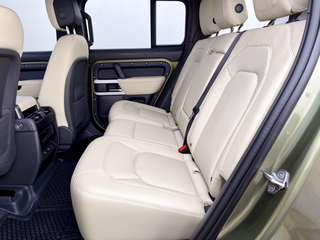 2024 LAND Rover DEFENDER 110 P400 S — фото 25