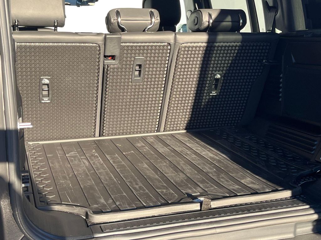 2026 LAND Rover DEFENDER P300 S thumbnail 28