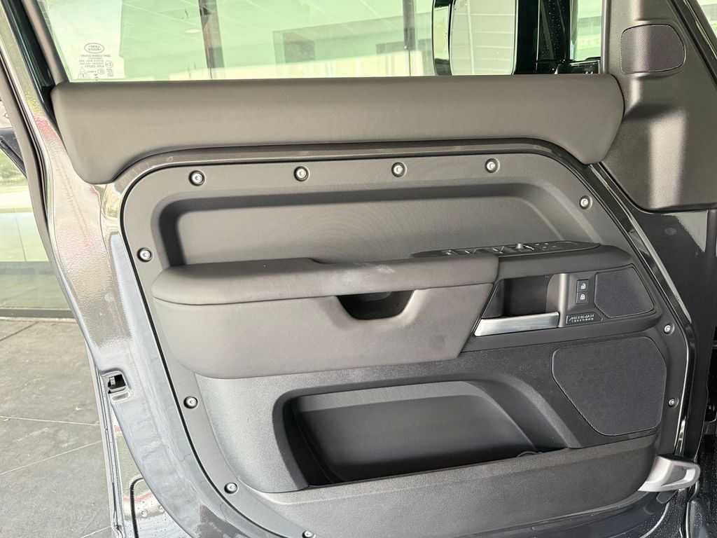 صورة مصغرة 26 لـ 2026 LAND Rover DEFENDER P400 X-DYNAMIC SE