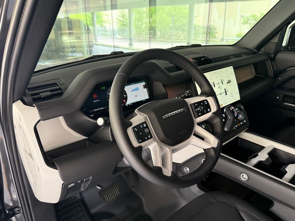 صورة 3 لـ 2026 LAND Rover DEFENDER P400 X-DYNAMIC SE