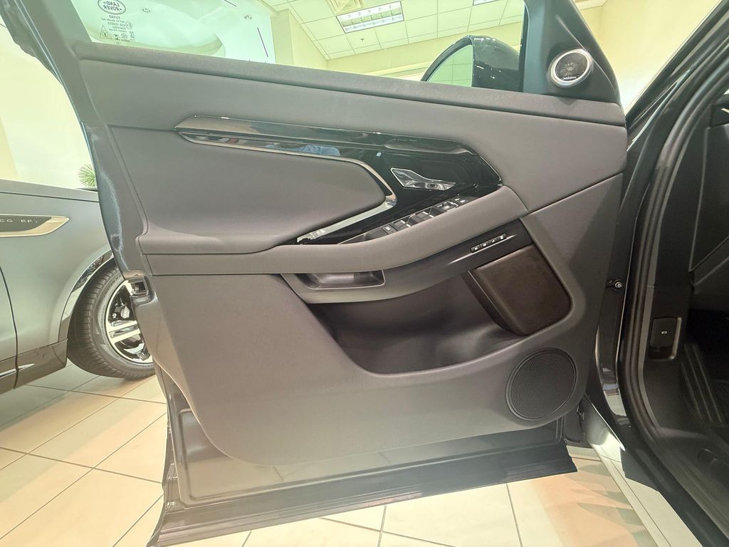 صورة مصغرة 23 لـ 2026 LAND Rover RANGE ROVER EVOQUE HOXTON EDITION