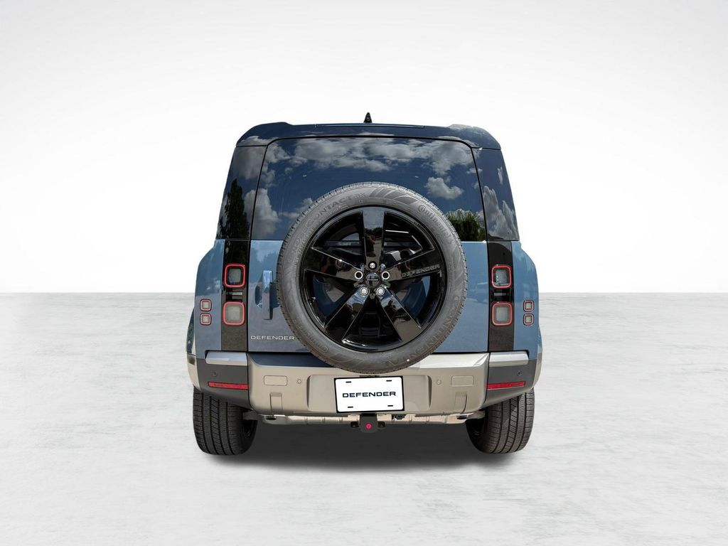 صورة 10 لـ 2026 LAND Rover DEFENDER P300 S