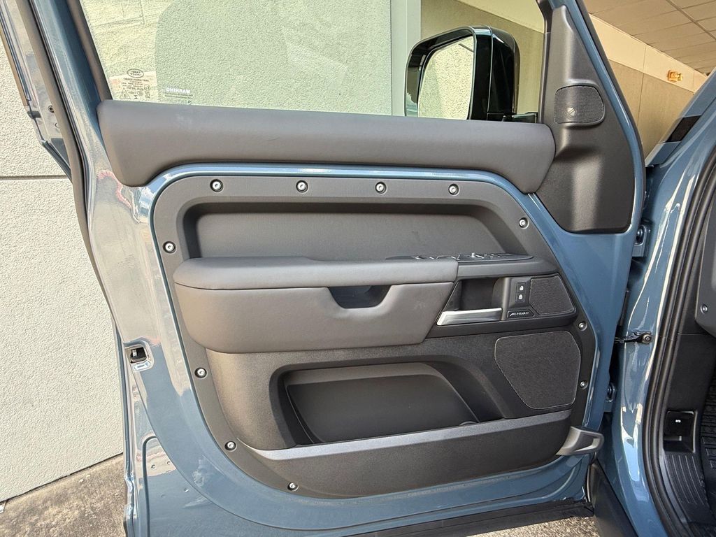 2026 LAND Rover DEFENDER P300 S 缩略图 13