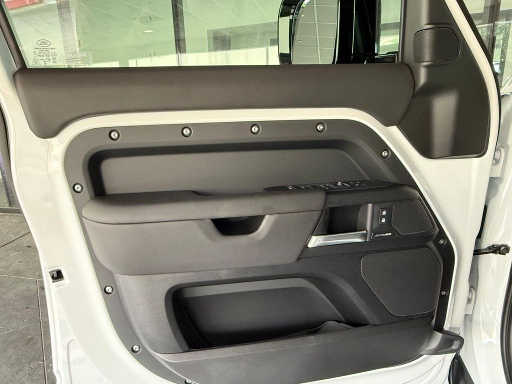 صورة مصغرة 23 لـ 2026 LAND Rover DEFENDER P300 S