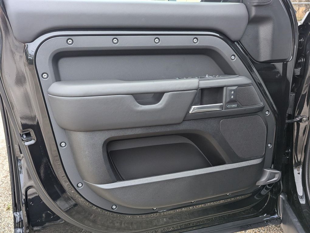 صورة مصغرة 12 لـ 2026 LAND Rover DEFENDER P400 X-DYNAMIC SE