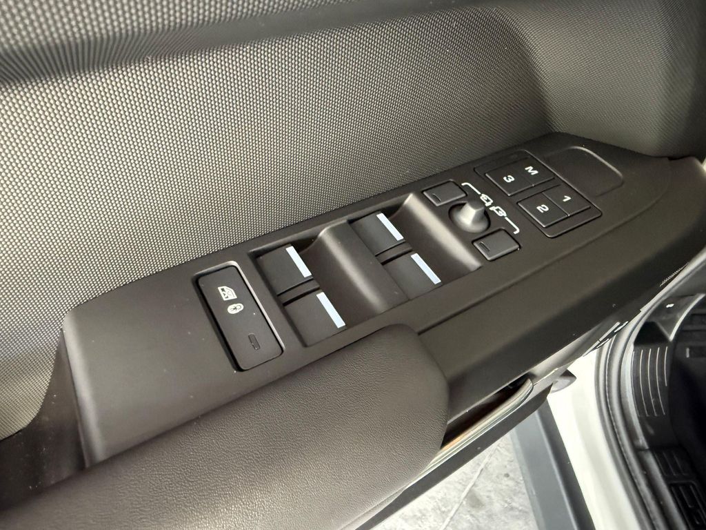 2026 LAND Rover DEFENDER P400 X-DYNAMIC SE 缩略图 12