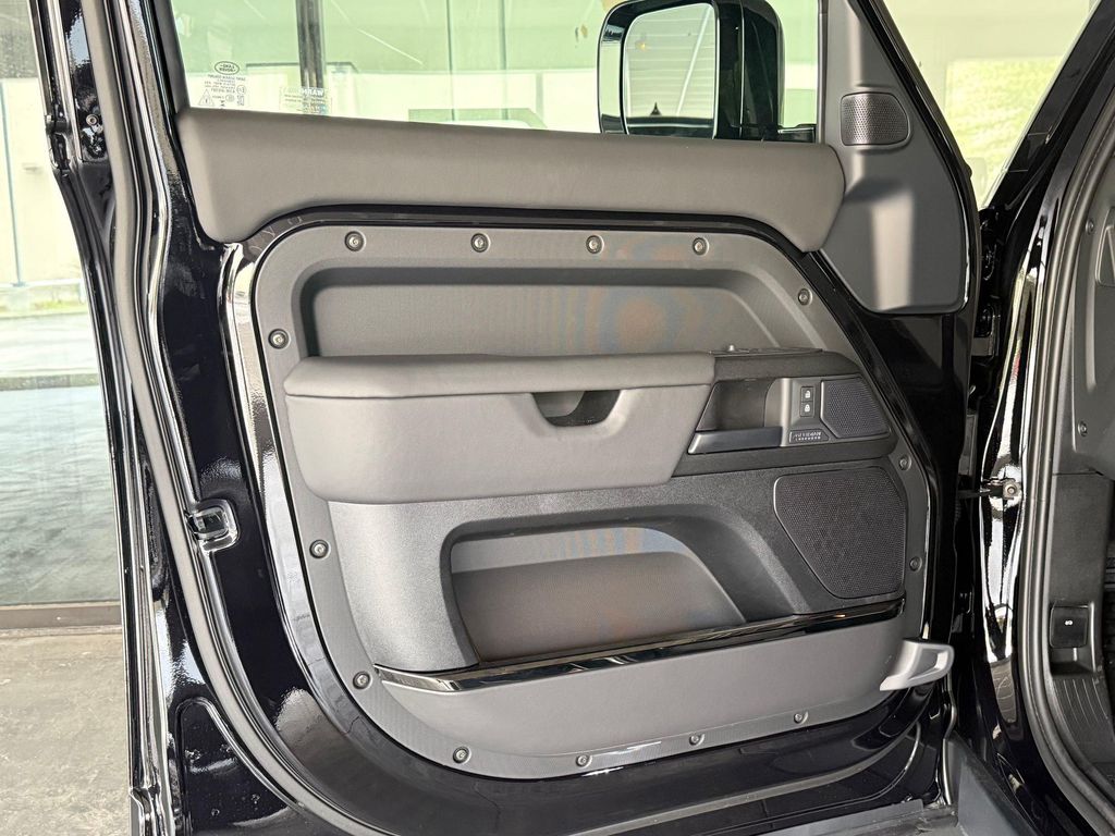 صورة مصغرة 21 لـ 2026 LAND Rover DEFENDER P635 OCTA