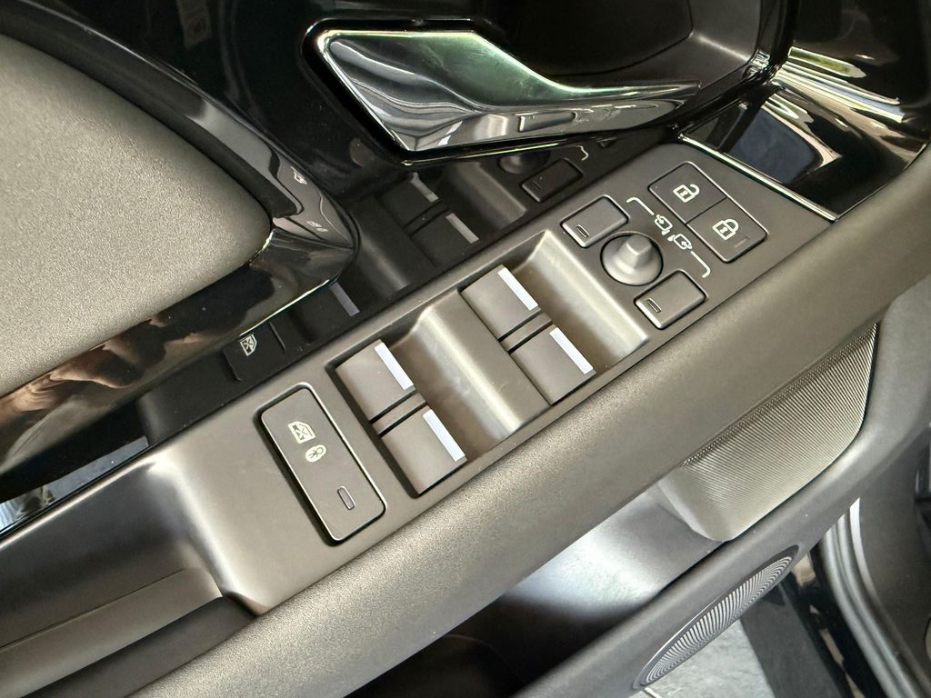 صورة مصغرة 24 لـ 2026 LAND Rover RANGE ROVER EVOQUE HOXTON EDITION