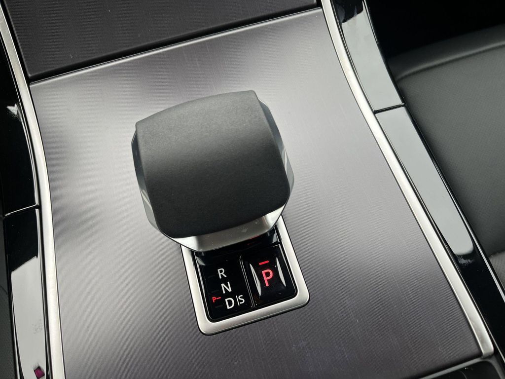 2026 LAND Rover RANGE ROVER VELAR P250 SE R-DYNAMIC — миниатюра 18