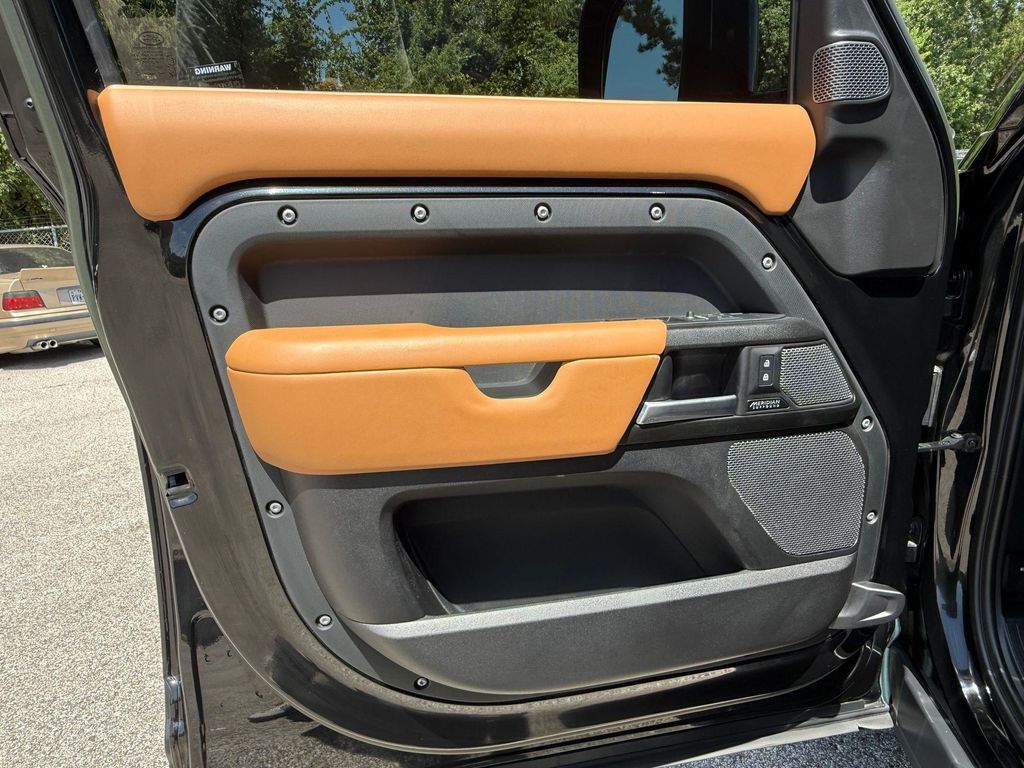 صورة 13 لـ 2023 LAND Rover DEFENDER 110 V8