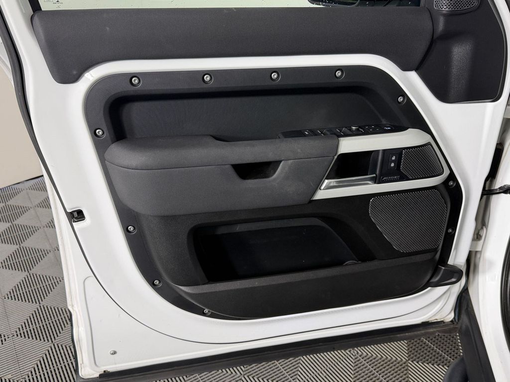 صورة مصغرة 12 لـ 2022 LAND Rover DEFENDER 110 X-DYNAMIC SE