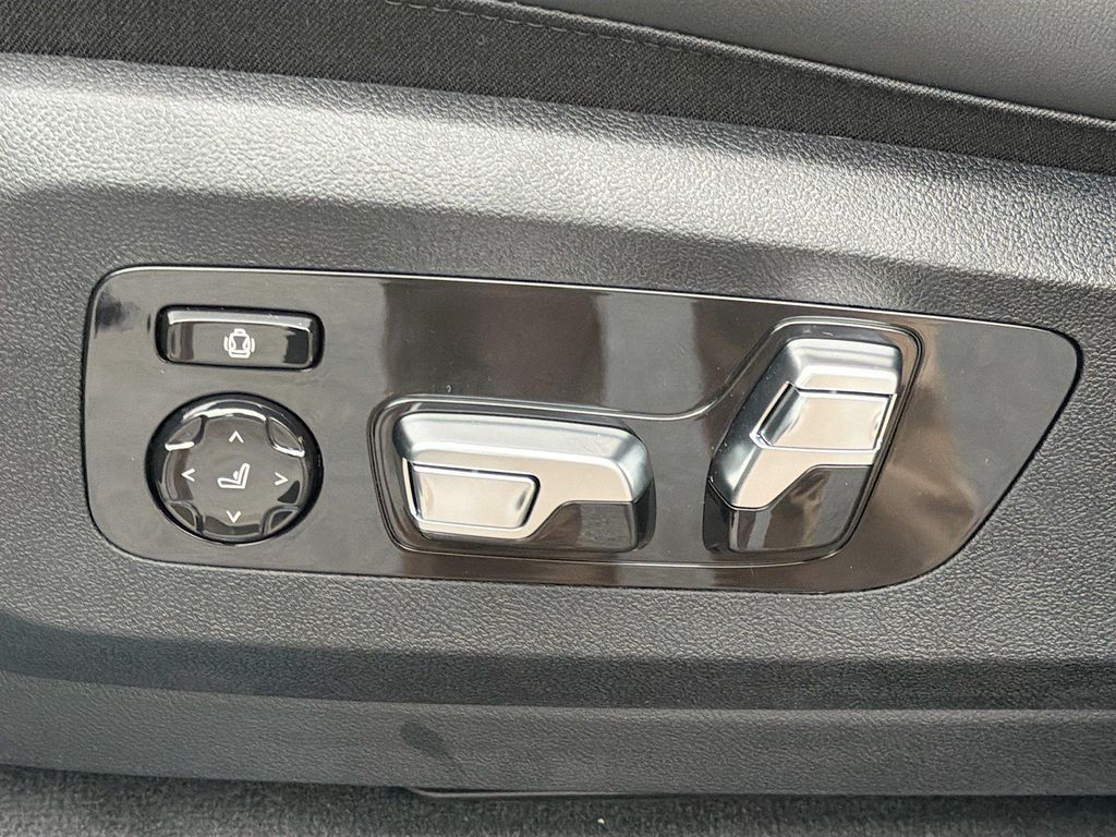 2027 BMW X7 M60I 缩略图 26