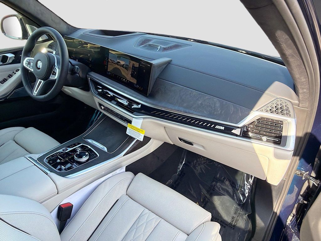 صورة مصغرة 13 لـ 2027 BMW X7 M60I