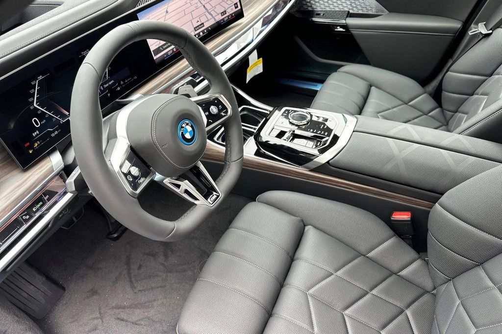 2026 BMW 750E I XDRIVE — фото 9