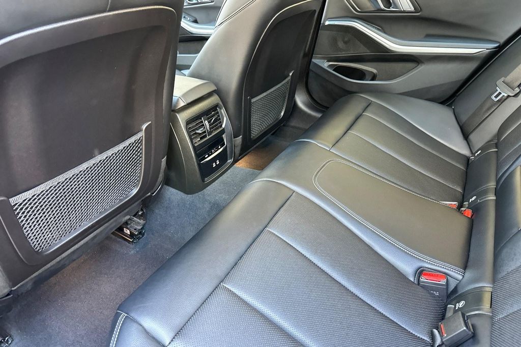 صورة مصغرة 11 لـ 2023 BMW 330 330I