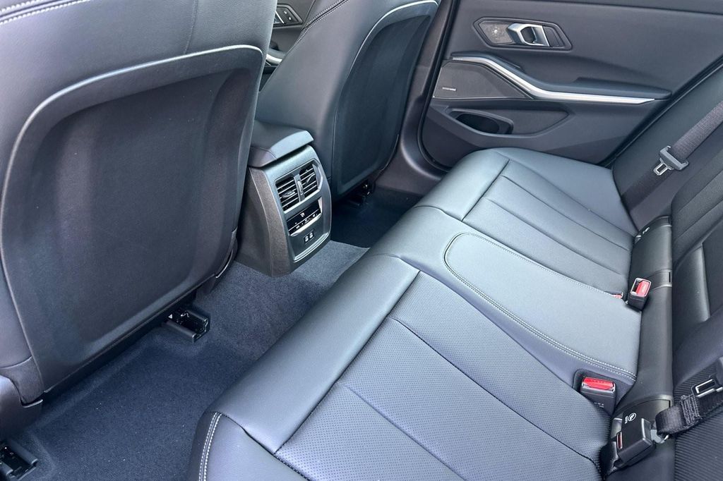 صورة مصغرة 11 لـ 2026 BMW 330 NA