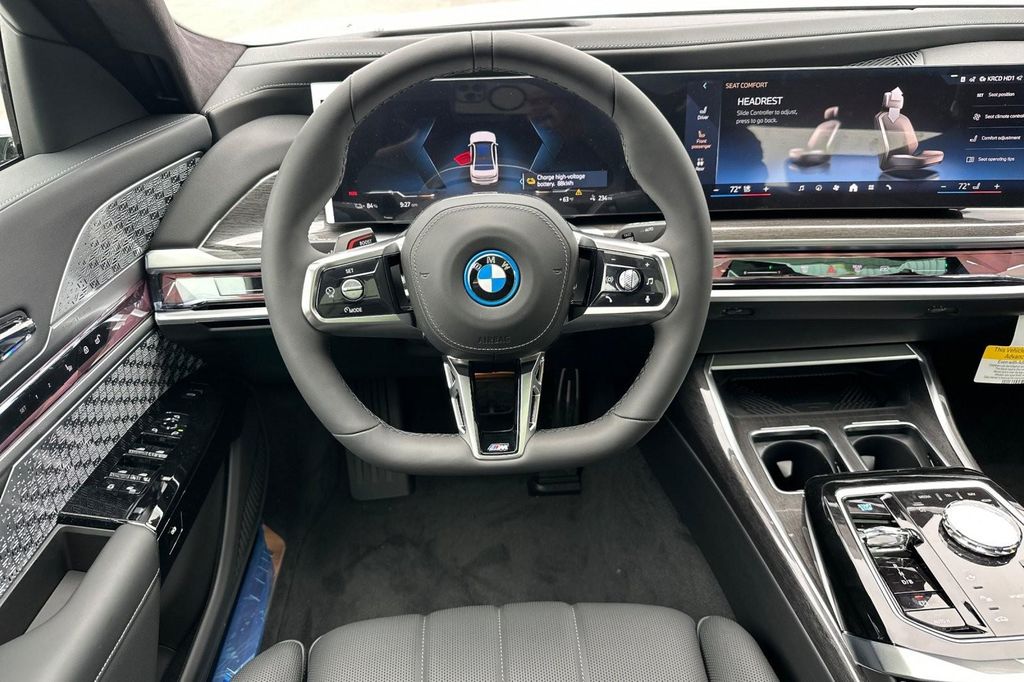 صورة مصغرة 13 لـ 2026 BMW I7 EDRIVE50