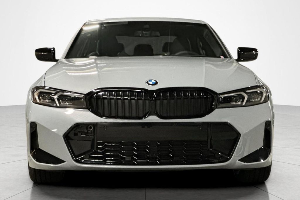 صورة 8 لـ 2026 BMW 330 330I